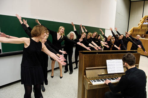 Robbie Williams, Coldplay und Pharrell Williams: Der Psychiater-Chor „Singing Shrinks“ unterhielt mit Chansons und Popgesang und animierte zum Mitsingen.