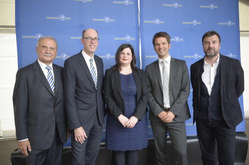 (v.l.n.r.) Kanzler Peter Lange, Universitätspräsident Prof. Dr. Peter-André Alt, Dekanin des Fachbereichs Geschichts- und Kulturwissenschaften Prof. Dr. Karin Gludowatz, Staatssekretär Steffen Krach, Architekt Florian Nagler.