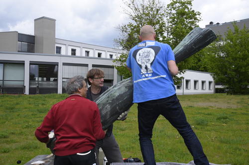 Die Kore-Skulptur ist von innen hohl. Dennoch wiegt sie etwa 180 Kilogramm, schätzen Restaurator Tertel und seine Kollegen.