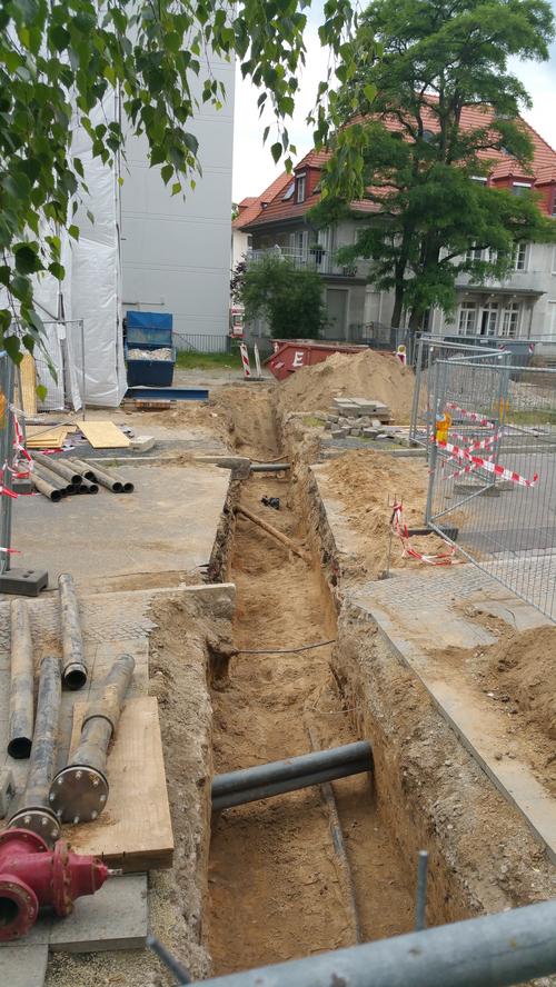 Archäologinnen und Archäologen der Freien Universität werden den Aushub und das Profil der Schachtwände prüfen.