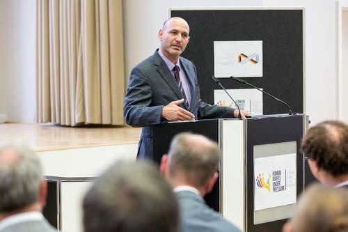 Tomer Broude ist Professor für Rechtswissenschaft an der Hebrew University of Jerusalem und leitet das Graduiertenkolleg gemeinsam mit Prof. Dr. Hoffmann-Holland.