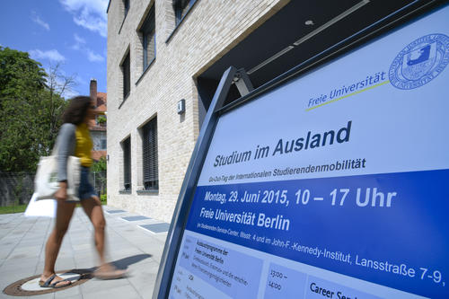 Wie komme ich am besten während des Studium ins Ausland? Beim Go-out-Tag konnten sich Studierende darüber informieren.