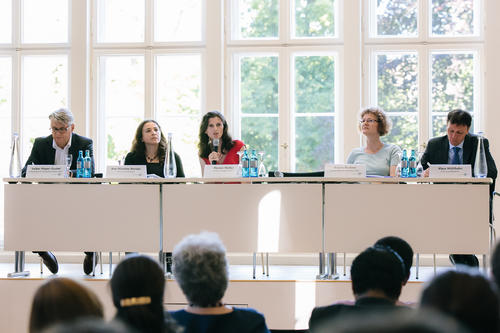 Podiumsdiskussion „Internationalization 3.0 – Current Challenges and Models for Higher Education and Research“ mit Marion Müller, Anjana Buckow, Ana-Nicoleta Bondar, Volker Meyer-Guckel und Klaus Mühlhahn.