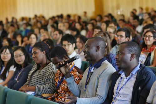Fast 500 DAAD-Stipendiatinnen und -Stipendiaten aus naturwissenschaftlichen Fächern und der Medizin waren der Einladung an die Freie Universität gefolgt.