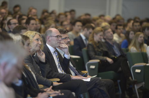 Universitätspräsident Peter-André Alt und Politikprofessor Thomas Risse (zu seiner Linken) verfolgten den Vortrag des Bundesaußenministers von der ersten Reihe aus.