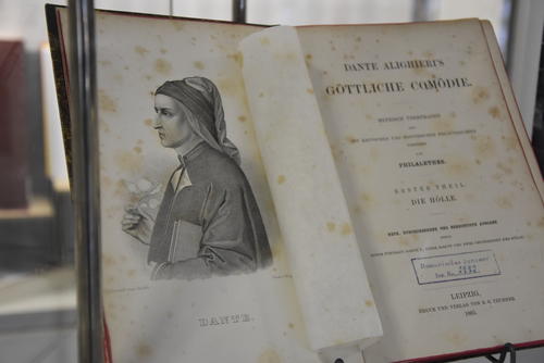 Die Erstausgabe der Übersetzung von König Johann aus Sachsen zeigt ein Porträt Dantes