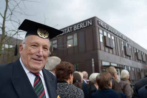 Goldenes Jubiläum: Alumni - hier der promovierte Mediziner Christian Gerlach - feierten 50 Jahre Doktortitel.