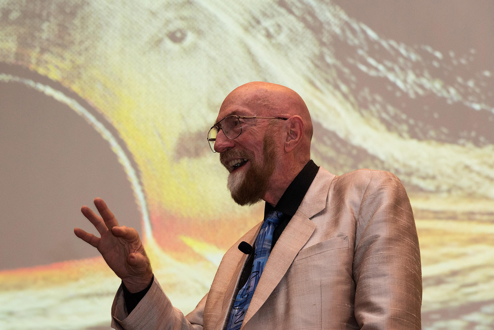 Vor 100 Jahren stellte Albert Einstein seine allgemeine Relativitätstheorie vor der Preußischen Akademie der Wissenschaften vor. Der Physiker Kip Thorne erinnerte vergangene Woche mit einer Einstein Lecture an dieses Ereignis.