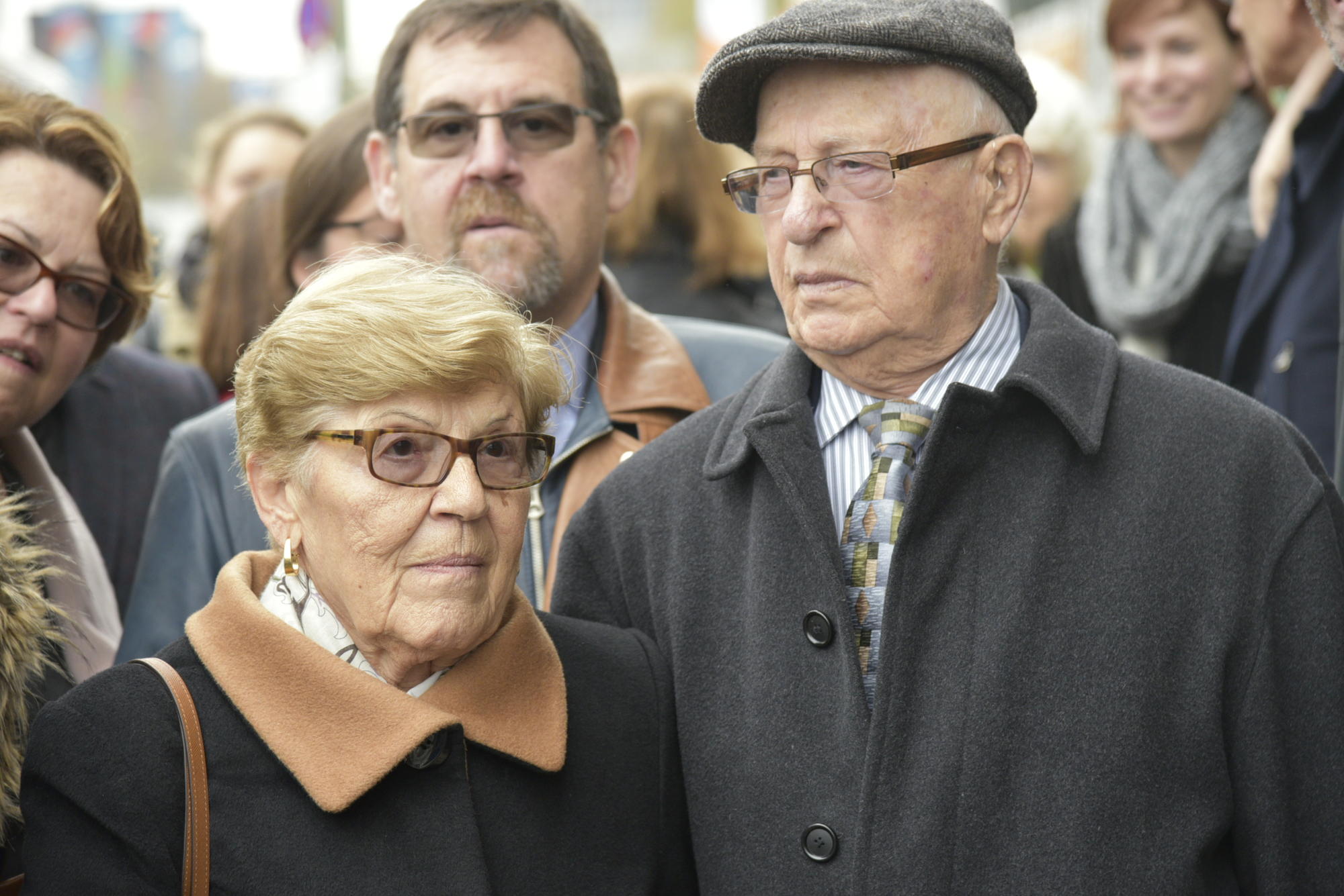 Rita und Simon Berger bei der Stolpersteinverlegung.