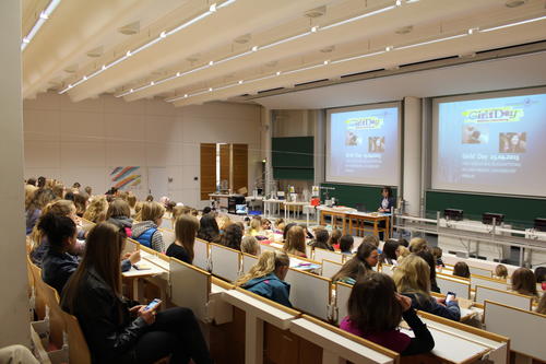Zum Girls' Day am 23. April 2015 öffnete die Freie Universität Hörsäle und Labore für mehr als 1200 Schülerinnen.