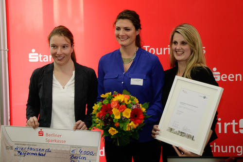 Die drei Veterinärmedizinerinnen Dr. Julia Rosendahl, Hannah Braun und Katharina Hille wurden für ihre Ausgründung "Performat GmbH" 2015 mit dem Gründerpreis der Berliner Sparkasse ausgezeichnet.