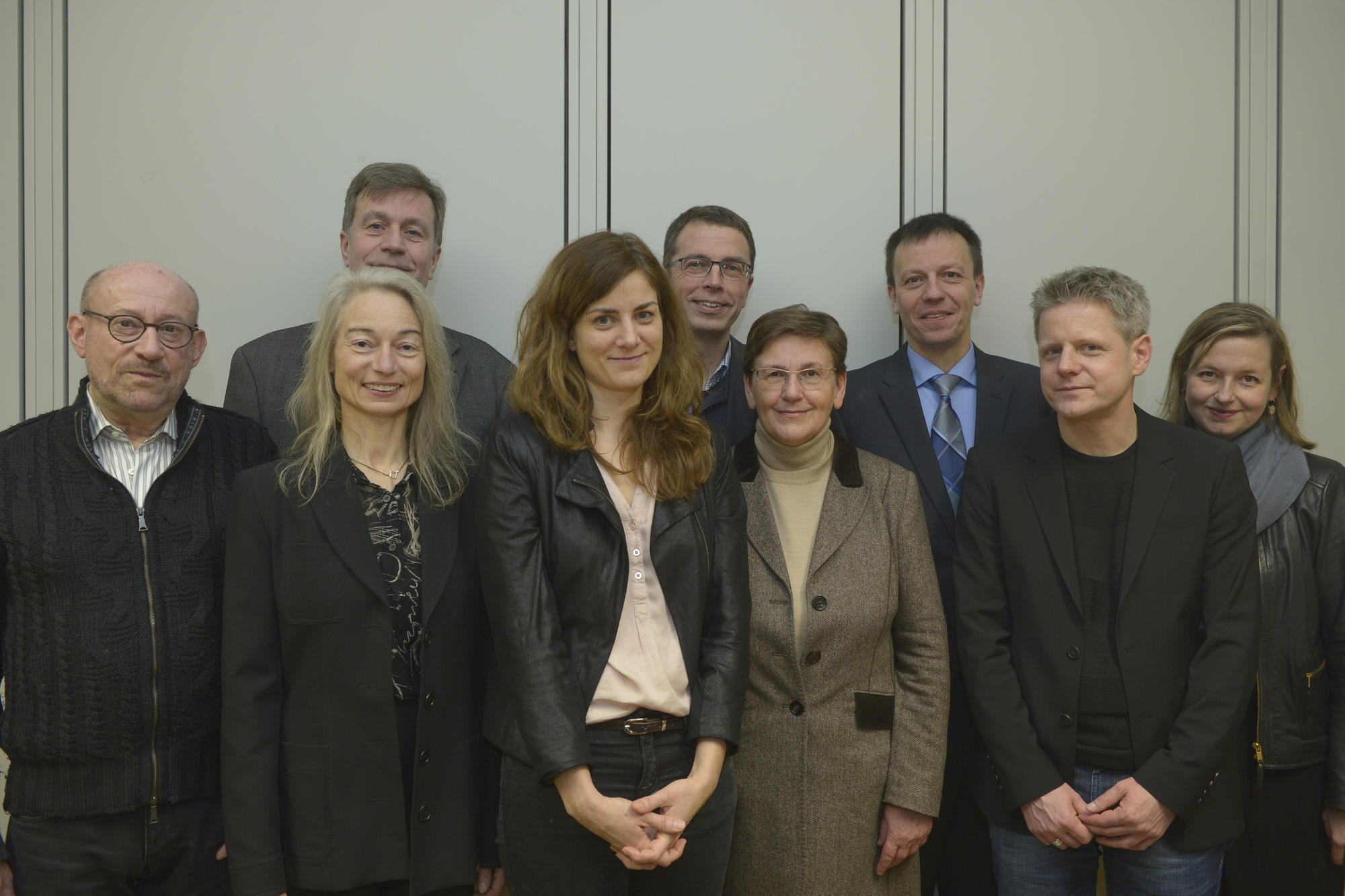 Gruppenbild mit bisherigem und neuem Vorstand (vorne): Klaus Hempfer, Beatrice Gründler, Katja Heinrich, Erika Fischer-Lichte, Matthias Warstat. Hinten: Joachim Küpper, Paul Nolte, Klaus Mühlhahn (Vizepräsident) und Anita Traninger.