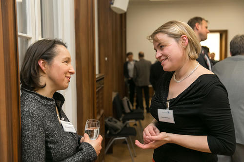 Die Germanistin Marie-Sophie Winter ist Professorin an der Universität in Amiens. Sie ist derzeit, wie die Filmwissenschaftlerin Bettina Bildhauer (r.), über ein AvH-Stipendium an der Freien Universität.