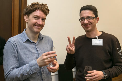 Gut aufgelegt: Die Bioinformatiker Oliver Serang und Rosario Piro. Piro war zuletzt Postdoc am Deutschen Krebsforschungszentrum in Heidelberg (DKFZ).