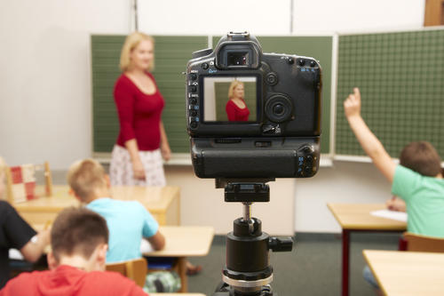 Um Studierende für unterschiedliche Lernsituationen zu sensibilisieren, werden Unterrichtsvideos direkt in Schulen aufgenommen.