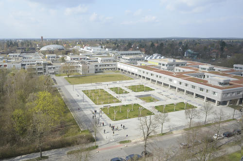„Neu“ und „alt“ bilden in der Fabeckstraße 23-25 keinen Widerspruch: Die charakteristische Architektur von Rost- und Silberlaube wurde hier fortgeführt.