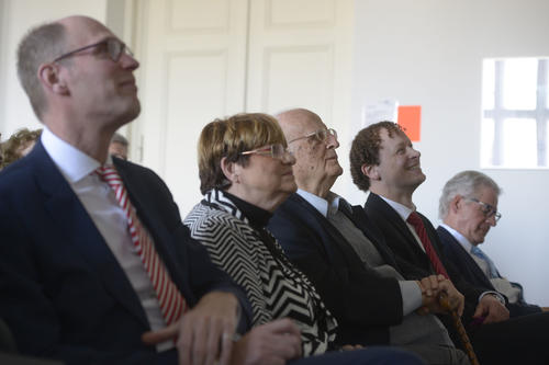 Universitätsprofessor Peter-André Alt, Petra Kubicki und ihr Ehemann, Stanislaw Karol Kubicki, Vizepräsident Klaus Hoffmann-Holland sowie der Prodekan für Lehre am Fachbereich Rechtswissenschaft (v. r. n. l.)