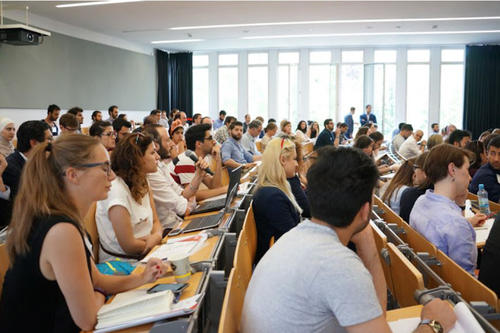 Teilnehmer aus aller Welt saßen im Publikum der vierten internationalen Jusoor-Konferenz.