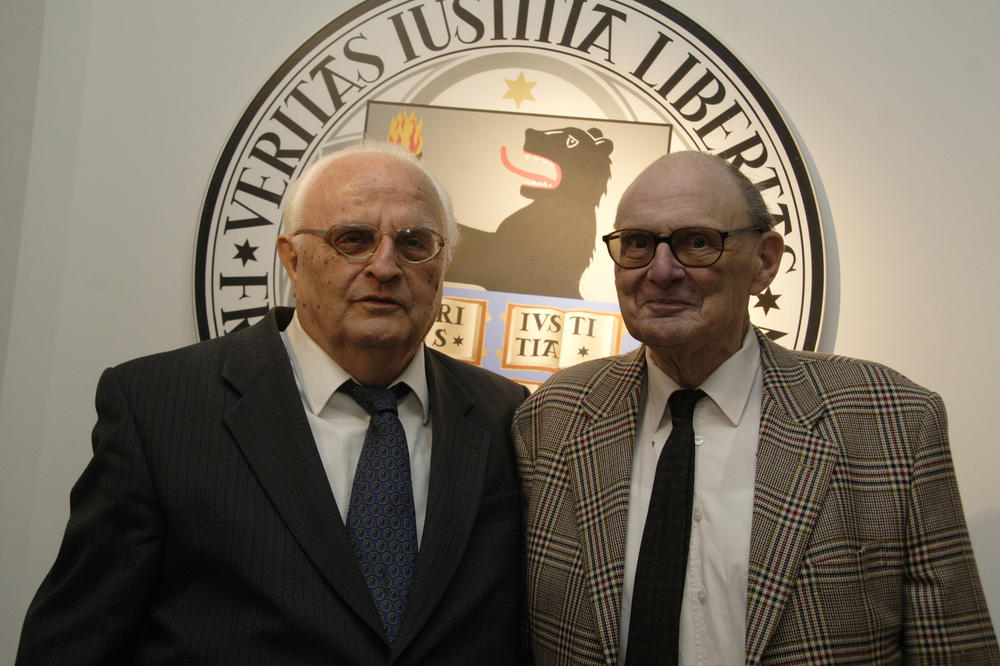Karol Kubicki mit seinem Freund, dem 2013 verstorbenen Helmut Coper (Foto: 2007). Beide hatten auf die „Matrikelnummer 1“ spekuliert. Ein Münzwurf entschied – Helmut Coper ging danach als „Matrikelnummer 2“ in die Geschichte der Hochschule ein.