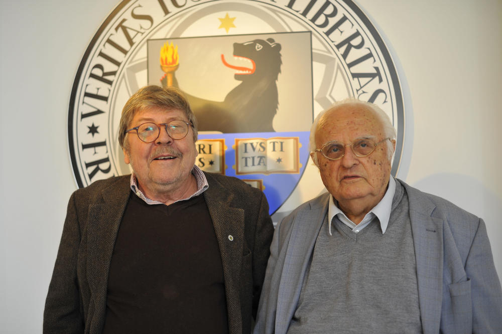 Haben Universitätsgeschichte geschrieben: Siegward Lönnendonker (l.), Gründer und Leiter des APO-Archivs der Freien Universität, und Karol Kubicki haben gemeinsam eine Buchreihe zur Wissenschaftsgeschichte der Hochschule veröffentlicht. (Foto: 2011)