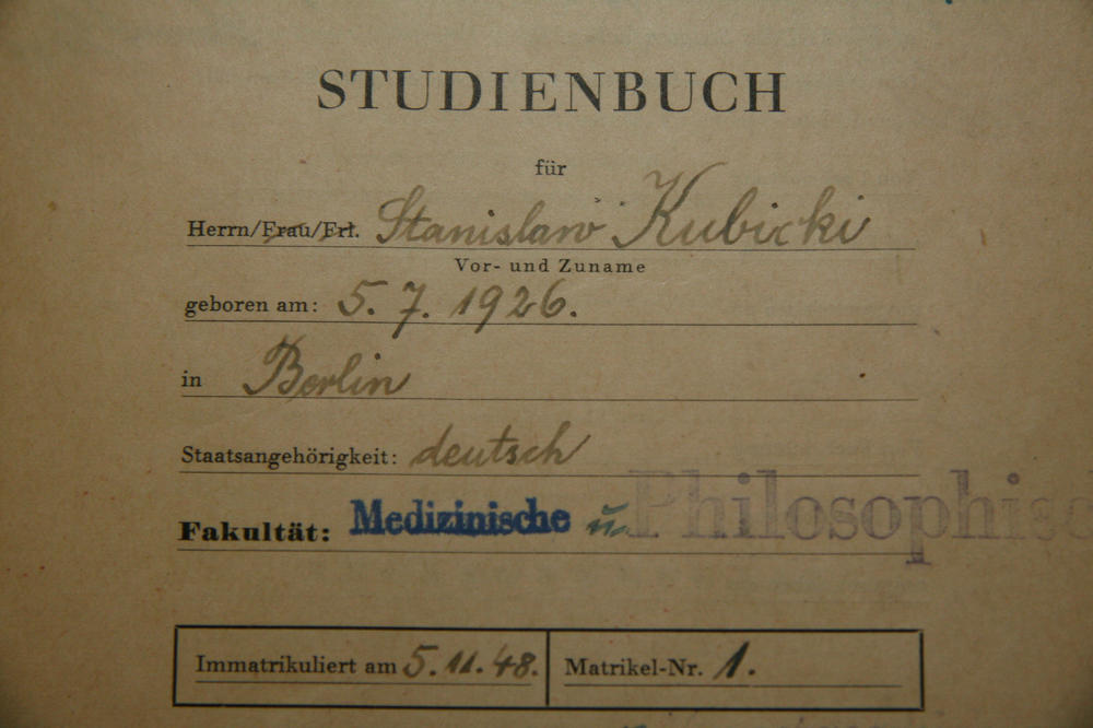 Am 5. November 1948 immatrikulierte sich Karol Kubicki für Medizin und Archäologie an der neu gegründeten Freien Universität Berlin.