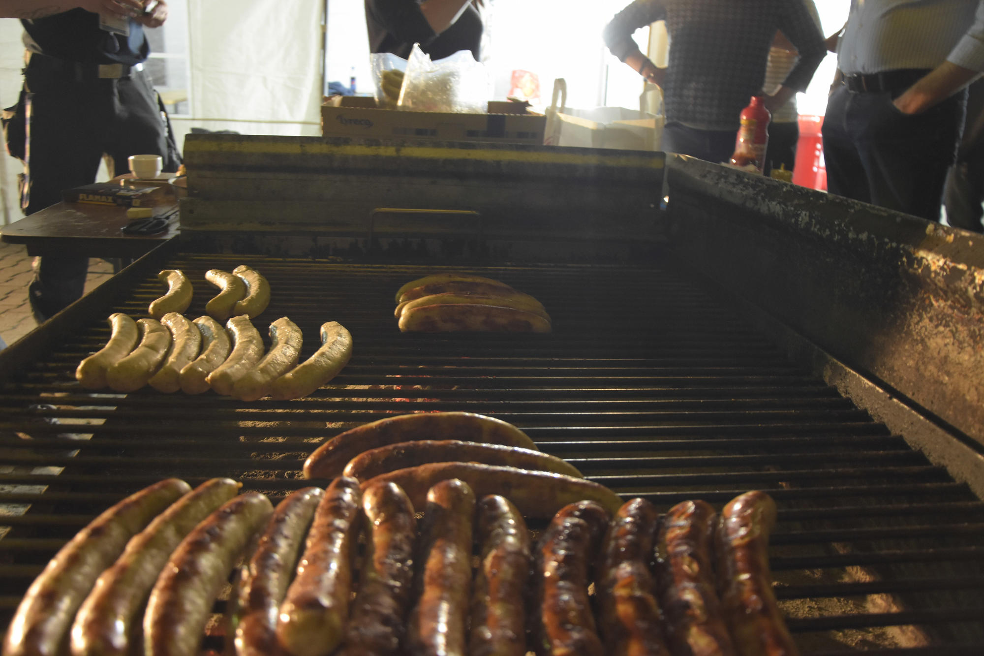 Funktioniert auch ohne Strom: Würstchengrill.