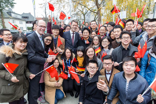 Bei ihrer Ankunft in Dahlem wurde die chinesische Vize-Premierministerin begeistert begrüßt.