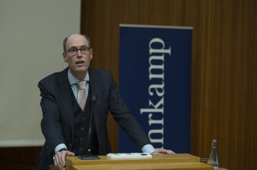 Universitätspräsident Professor Peter-André Alt schätzt die Kooperation mit dem Suhrkamp Verlag, die 2012 begründet worden ist.