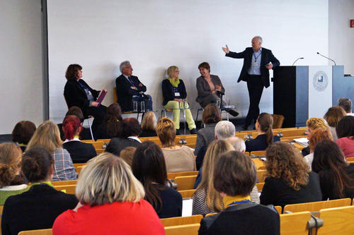 Diskutierten über zukünftige Herausforderungen für die Universitäten: Ute Sonntag, Bernhard Badura, Susann Sindy Schoß, Andrea Bör und Moderator Detlef Kuhn (v.l.n.r.).