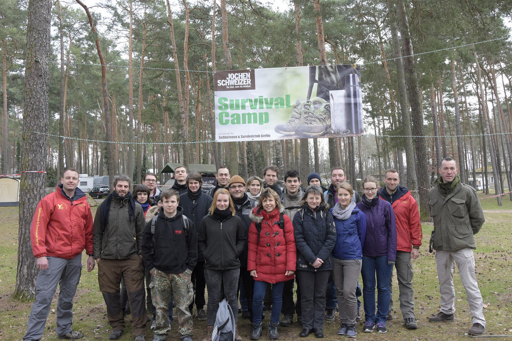 Mit dem Willen zu überleben: Die Teilnehmer des Survival-Camps, das der Hochschulsport seit zwei Jahren in jedem Semester - und bei jedem Wetter - anbietet.