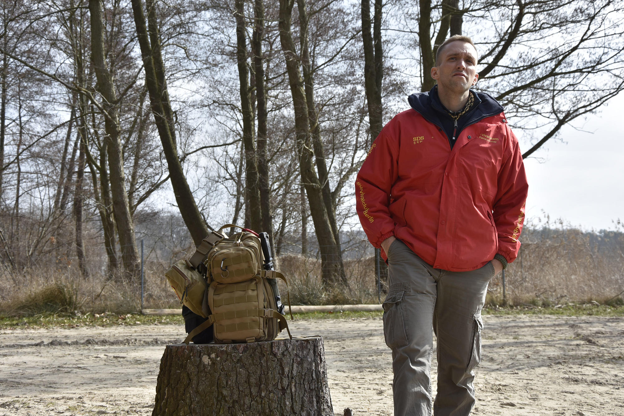 Vorbereitung ist alles, lernen wir an diesem Tag von Feuerwehrmann Patrick Konitzer. Von der richtigen Kleidung, über ein taugliches Messer...