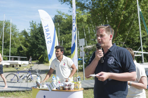 Christian Mundhenk, Direktor der Zentraleinrichtung Hochschulsport der Freien Universität, bedankte sich auch beim Verein „Seglerhaus am Wannsee (VSaW)“ für die ehrenamtliche Unterstützung während des Wettkampfs.