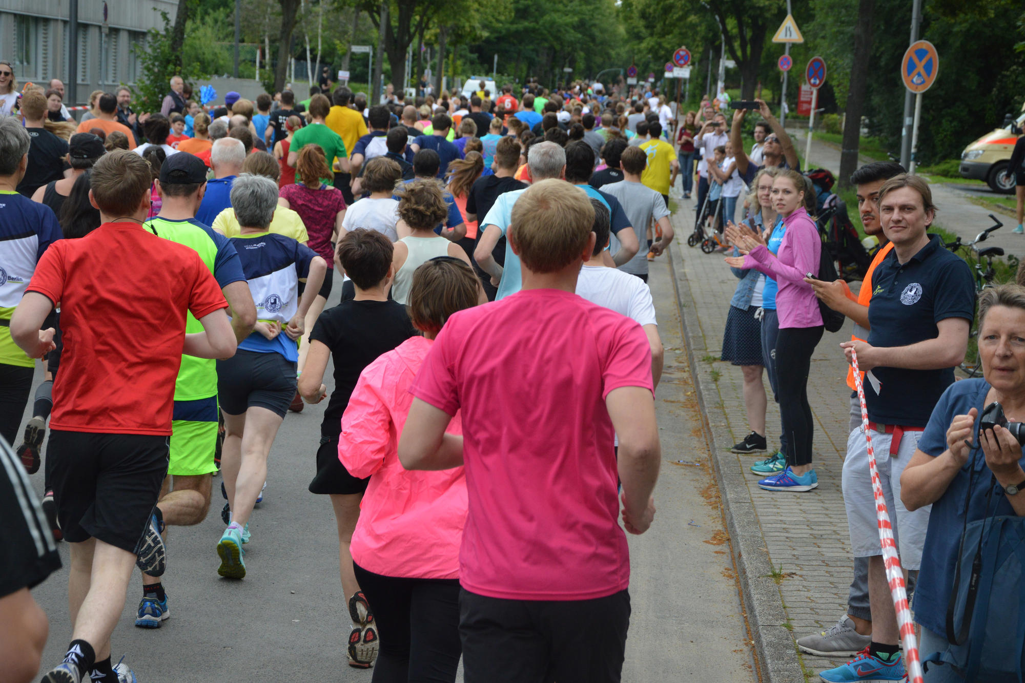 Dahlem in Bewegung: Insgesamt 670 Läuferinnen und Läufer traten am vergangenen Sonntag in vier Disziplinen an. Das Bild zeigt den 10-Kilometer-Lauf.
