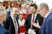 Professor Liviu Matei im Gespräch mit Dr. Herbert Grieshop, Leiter Internationales und CIC (l.), Staatssekretär Steffen Krach (r.) und Universitätspräsident Professor Peter-André Alt (r.).