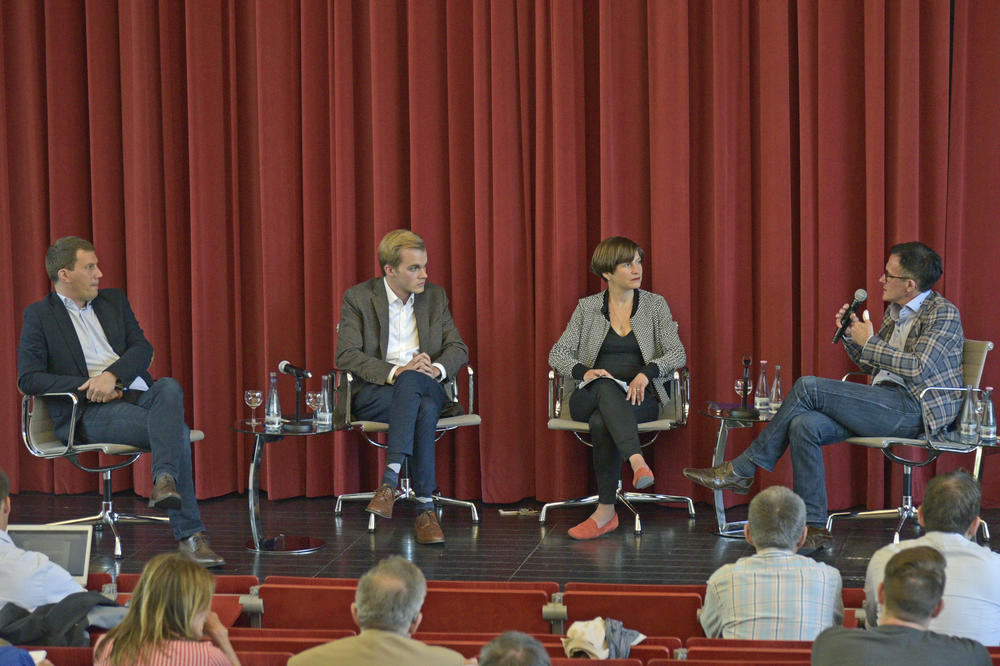 Beim Europa-Dialog diskutierte Moderatorin Miriam Hartlapp mit (v.l.) Emmanuel Droit (Centre Marc Bloch/Humboldt-Universität), Felix Lennart Hake (Deutsch-Französischer Jugendausschusses) und Pascal Thibaut (Radio France International).