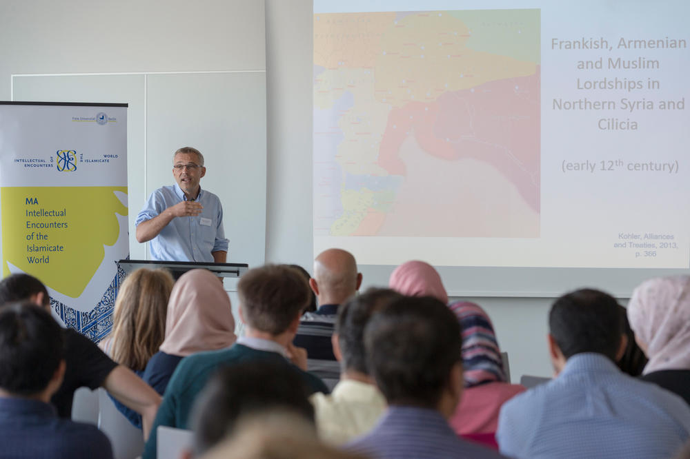 Konrad Hirschler vom Institut für Islamwissenschaft der Freien Universität hielt den Eröffnungsvortrag.