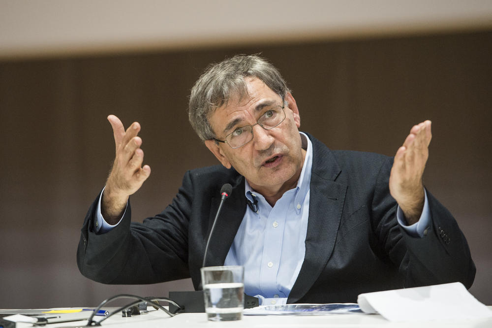 Im Mai 2007, war Orhan Pamuk mit der Ehrendoktorwürde des Fachbereichs Philosophie und Geisteswissenschaften der Freien Universität ausgezeichnet worden. Zehn Jahre später kehrte er nach Dahlem zurück.