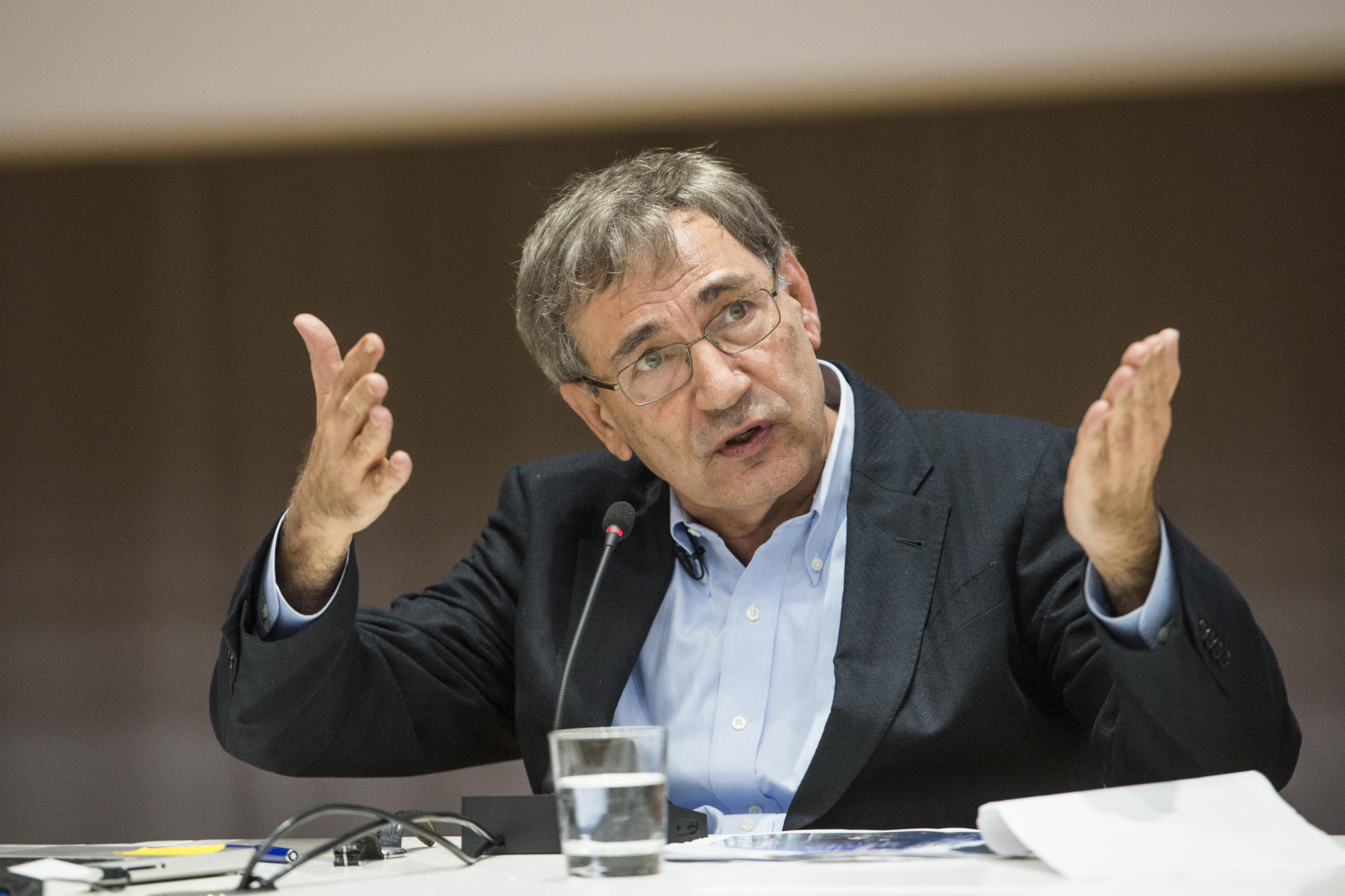 Im Mai 2007, war Orhan Pamuk mit der Ehrendoktorwürde des Fachbereichs Philosophie und Geisteswissenschaften der Freien Universität ausgezeichnet worden. Zehn Jahre später kehrte er nach Dahlem zurück.