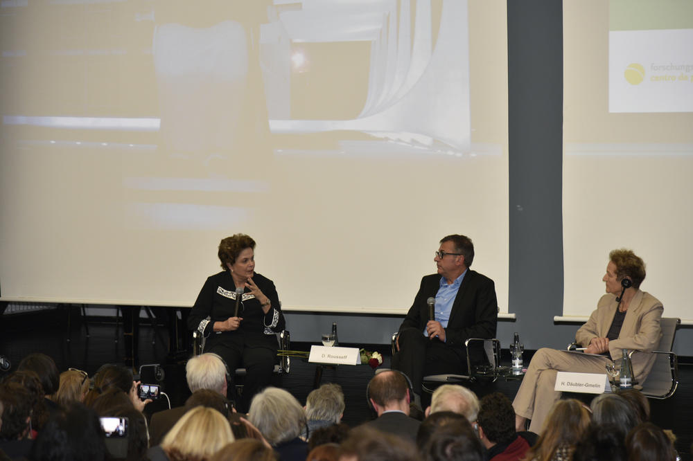 Die Diskussionsrunde mit Dilma Rousseff (links) und Herta Däubler-Gmelin (rechts) wurde von Sérgio Costa (mitte) moderiert.