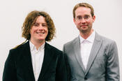 Professor Dirk Ostwald (re.) und Dr. Ulf Tölch wurden für ihr Projekt zum Thema „Open Science“ mit dem Lehrpreis ausgezeichnet.