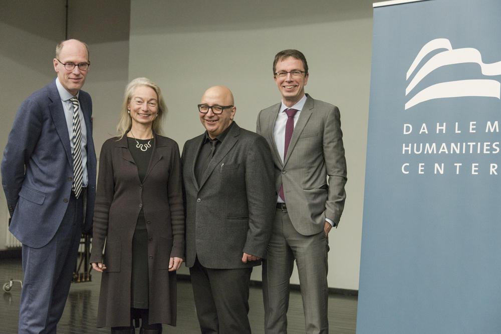 Universitätspräsident Peter-André Alt (links) und Soziologe Armin Nassehi sowie die Arabistin Beatrice Gründer und der Historiker Paul Nolte vom Dahlem Humanities Center (rechts).