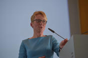 Tanja Brühl ist derzeit Professorin für Politikwissenschaft und Vizepräsidentin der Johann Wolfgang Goethe-Universität Frankfurt am Main.