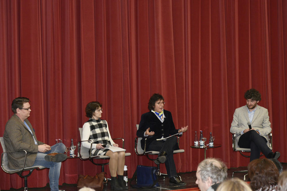 Auf dem Podium saßen (v.l.n.r.) Jan Diedrichsen (Gesellschaft für bedrohte Völker), Prof. Sabine Riedel (Stiftung Wissenschaft und Politik), Prof. Tanja Börzel (Freie Universität Berlin) und Bart Biesemans (freier Journalist).