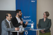 Für Khaled (Mitte) hat das internationale System im Fall Syrien versagt. Deutschland biete die Chance, etwas für die Gerechtigkeit zu tun.