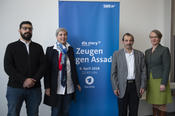 „Das war der wichtigste Film, den ich je gemacht habe“, sagte Filmemacherin Tina Fuchs (2.v.l.) nach der Veranstaltung. Das Foto zeigt sie zusammen mit Khaled, Anwar al-Bunni und Professorin Heike Krieger (v.l.n.r.).