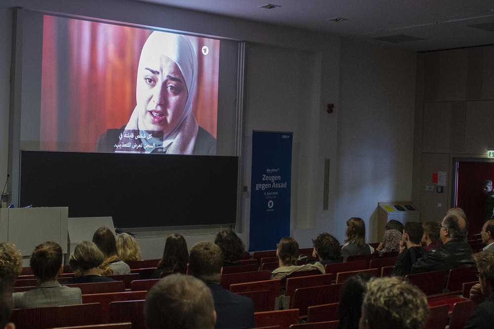 Der Film wurde im Hörsaal des Fachbereichs Rechtswissenschaft vorab gezeigt. Darin kam auch Khaleds Frau Abeer zu Wort.