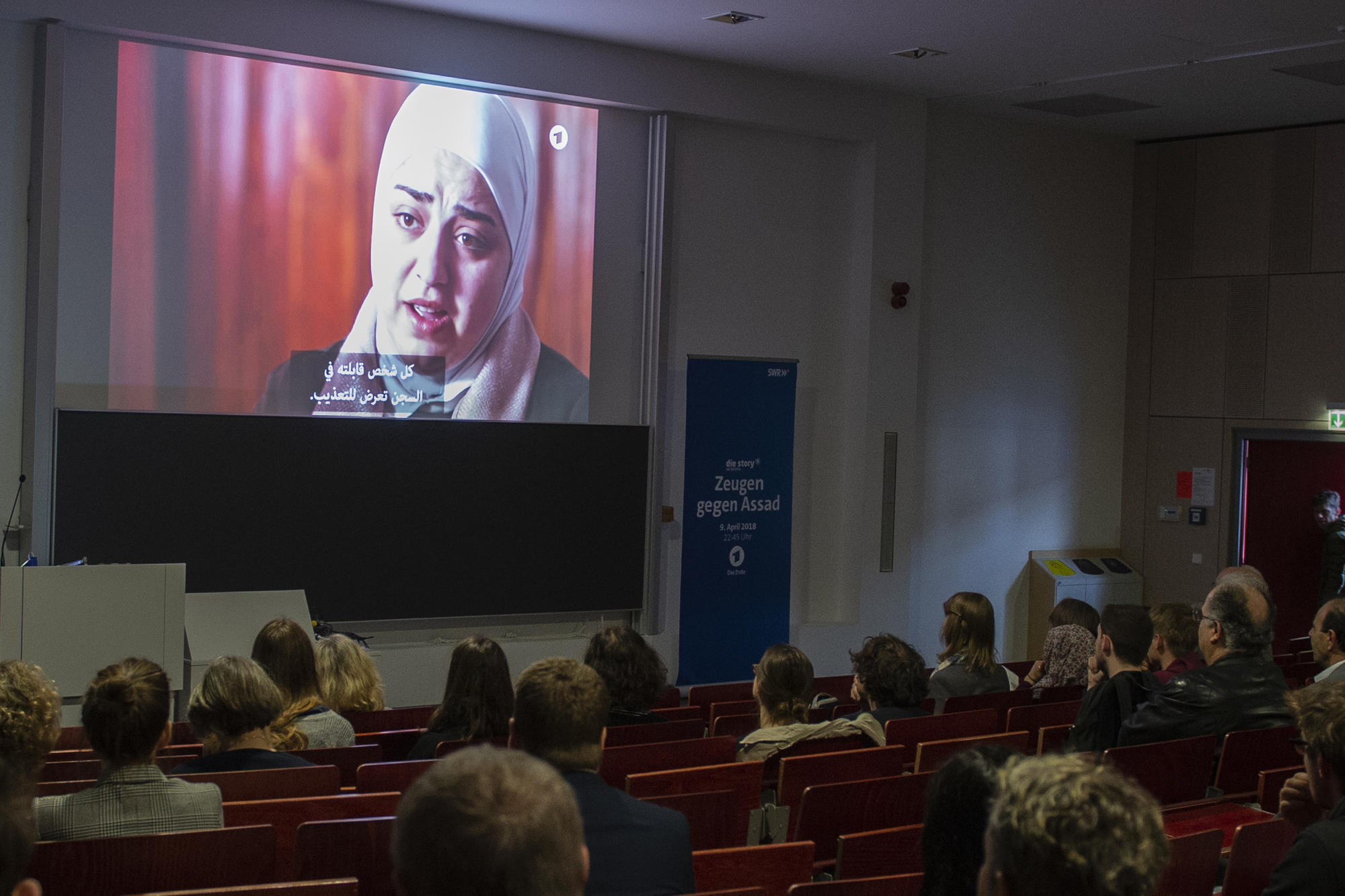 Der Film wurde im Hörsaal des Fachbereichs Rechtswissenschaft vorab gezeigt. Darin kam auch Khaleds Frau Abeer zu Wort.