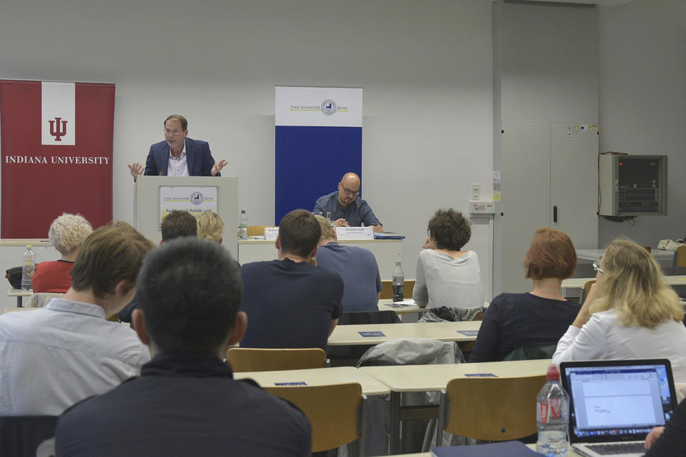William Scheuerman (l.), Professor für Politikwissenschaft an der Indiana University, und Christian Volk, Professor am Arbeitsbereich Politik und Recht am Otto-Suhr-Institut der Freien Universität.