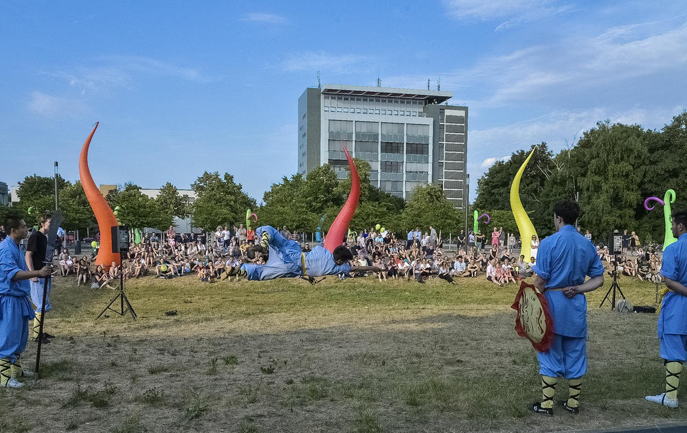Akrobatik pur: Das Showteam des Shaolin-Tempel Deutschland bot den Zuschauerinnen und Zuschauern Shaolin-Kungfu.