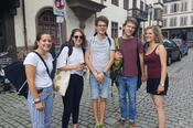 Wiedersehen mit dem Cellisten Benjamin (4. v. l.), der lange im Collegium Musicum Berlin gespielt hatte und nun mit dem Genfer Uniorchester zum Festival gereist war.
